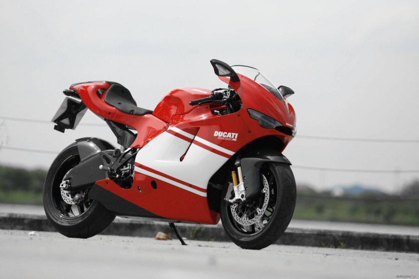 Мотоцикл Ducati Desmosedici RR