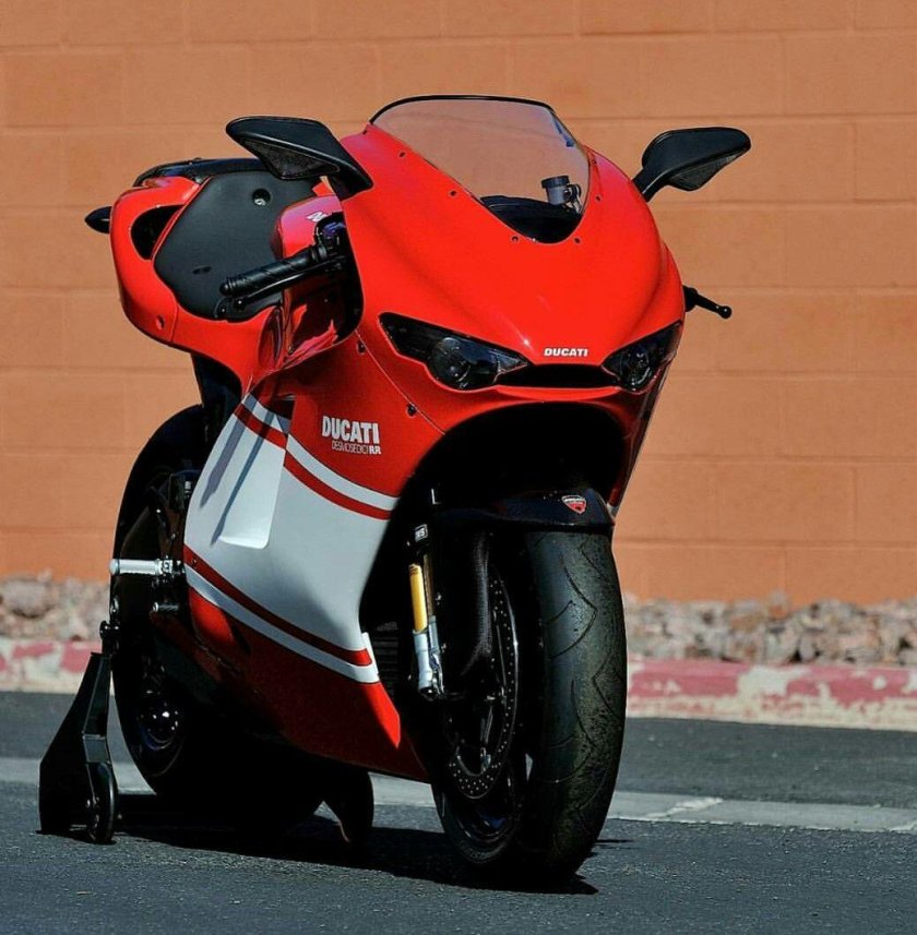 Дукати Desmosedici