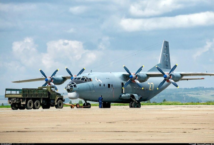 Ан12 самолет