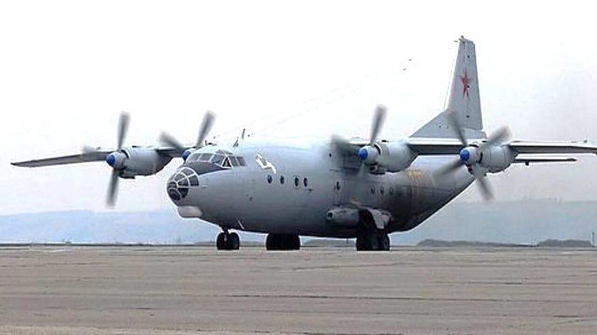 АН-12 военно-транспортный самолёт