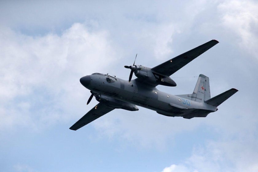 АН-26 военно-транспортный самолёт