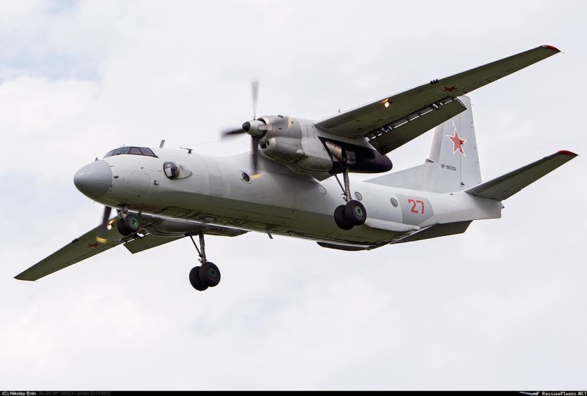АН-26 военно-транспортный самолёт