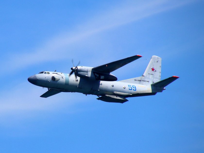 АН-26 военно-транспортный самолёт
