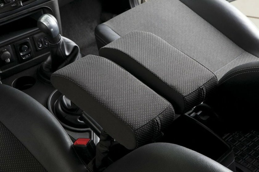 Подлокотник ВАЗ 2123 Шевроле Нива