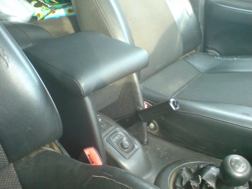 Подлокотник на ниву 21214