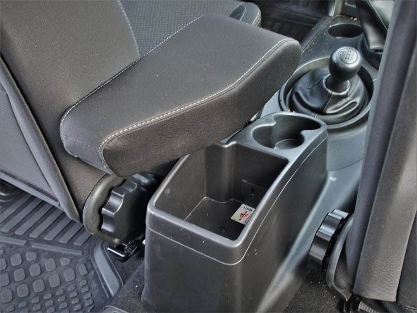 Подлокотник Нива Тревел