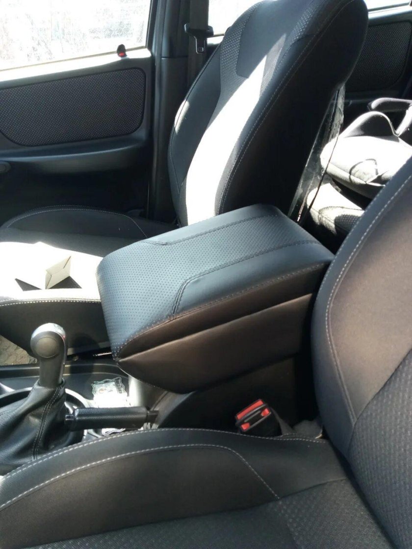 Подлокотник на Шевроле Нива 2007