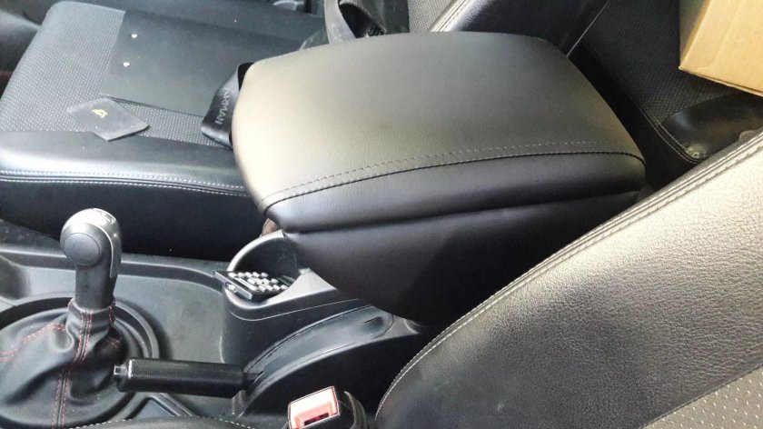 Подлокотник ВАЗ 2123 Шевроле Нива