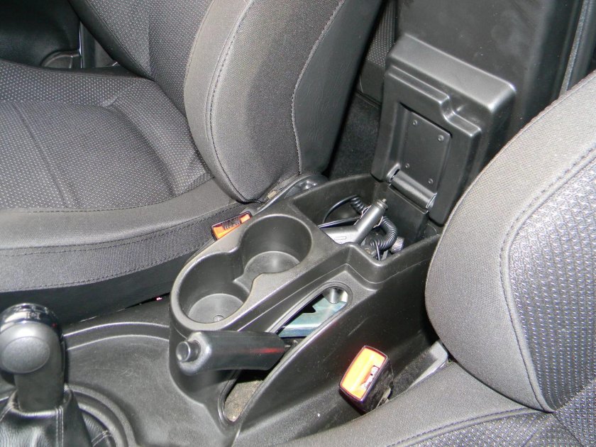 Chevrolet Niva 2003 подлокотник