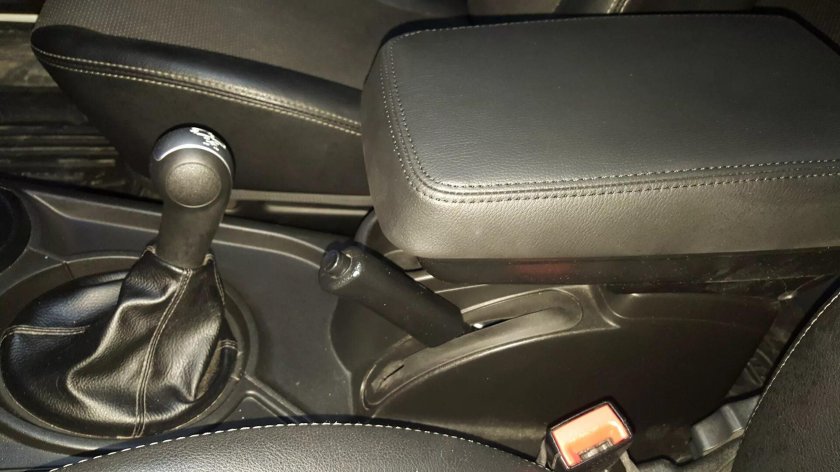 Подлокотник на Chevrolet Niva