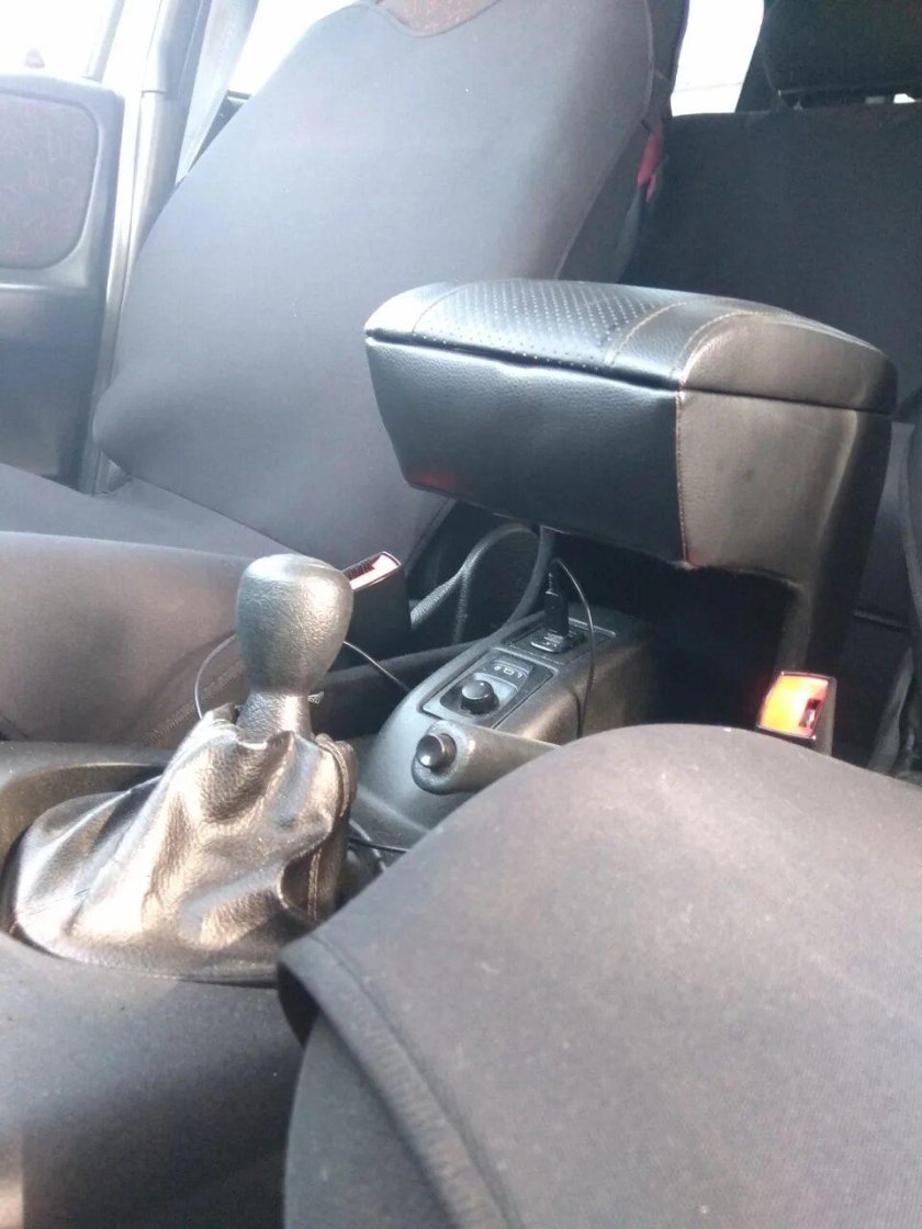 Подлокотник на ниву Шевроле 2007 года