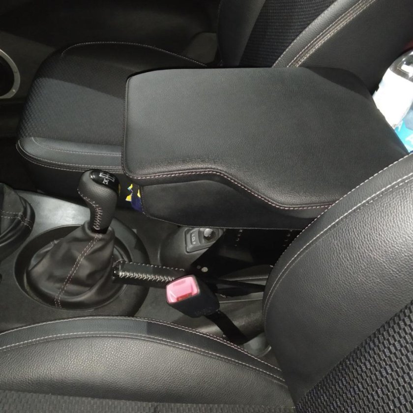 Подлокотник на Шевроле Нива