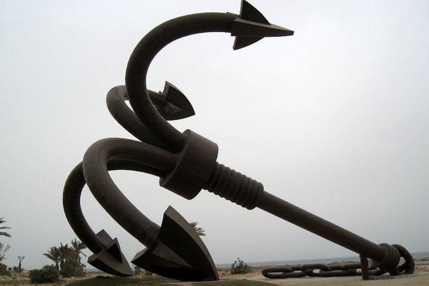 Огромный якорь