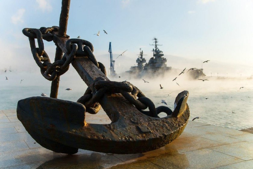 Огромный якорь