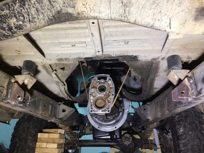 УАЗ Хантер крепление раздатки