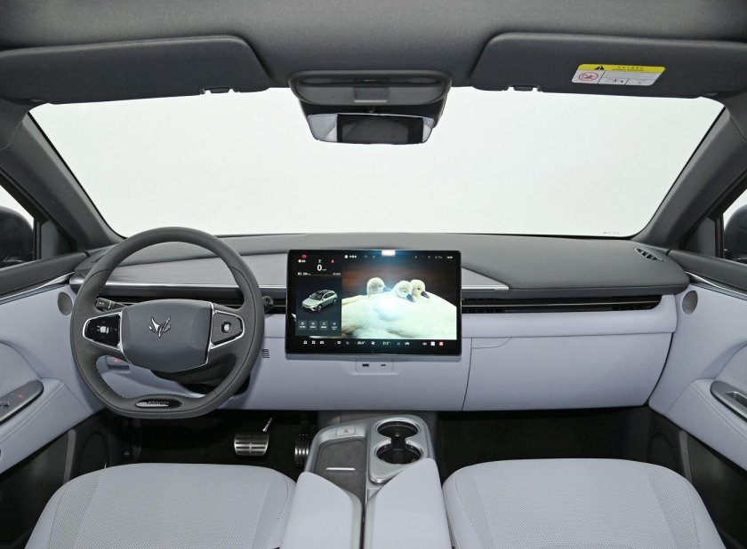 Тесла модел 3 салон