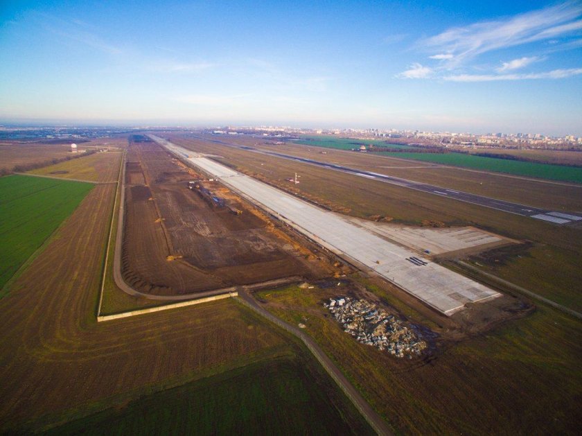 Аэропорт Одесса взлетно посадочная полоса