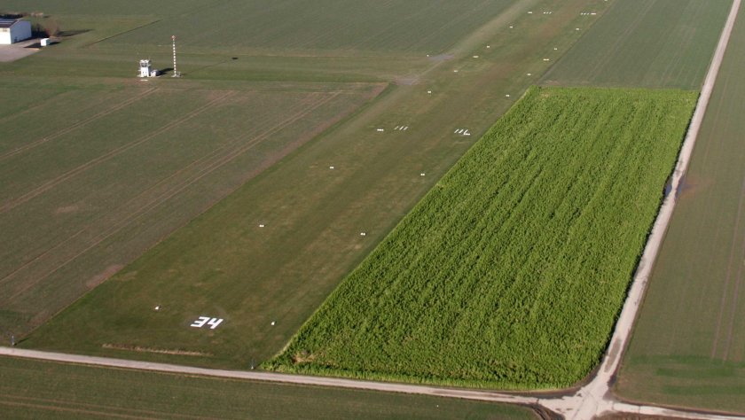 Грунтовая взлетно-посадочная полоса