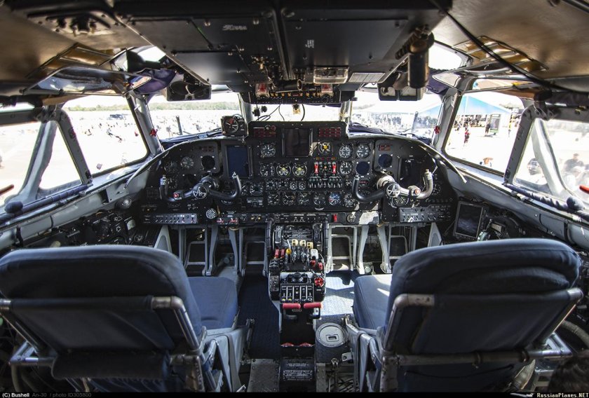 АН-30 кабина