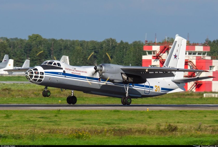 АН-30 самолёт