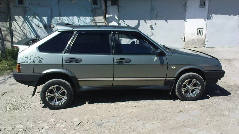 ВАЗ 2109 поднятая