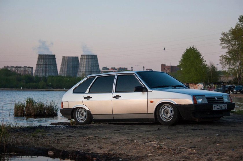 ВАЗ 2109 серебристая бункер