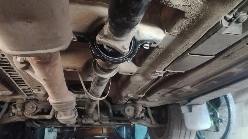 Вид снизу Хонда CRV 2003 кардан