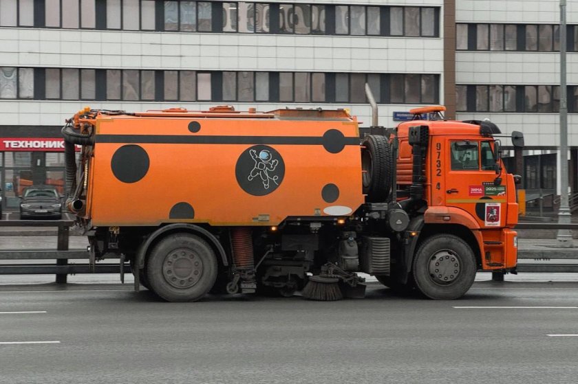 Подметально уборочная машина