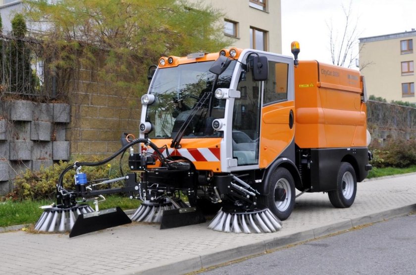 Машина вакуумная подметальная уборочная компактная МВПК-201.50