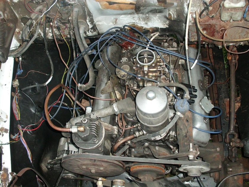 ГАЗ 3307 моторный отсек