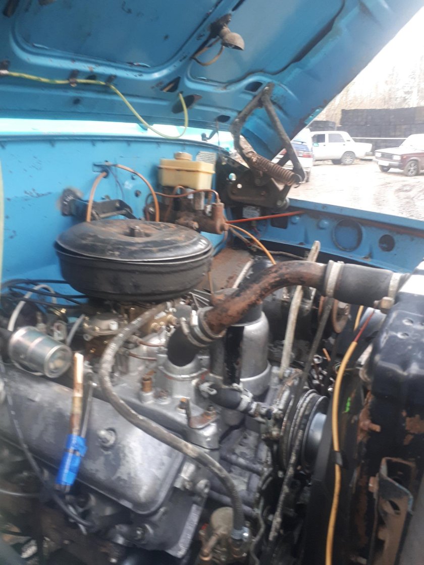 ГАЗ 3307 моторный отсек