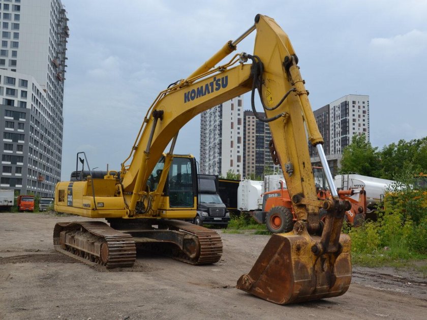Гусеничный экскаватор komatsu pc200