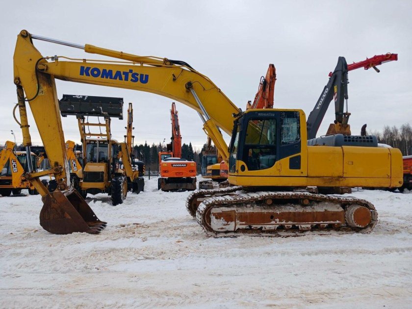 Гусеничный экскаватор komatsu pc220