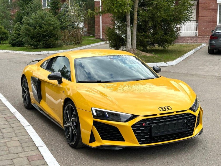 Ауди р8 желтая