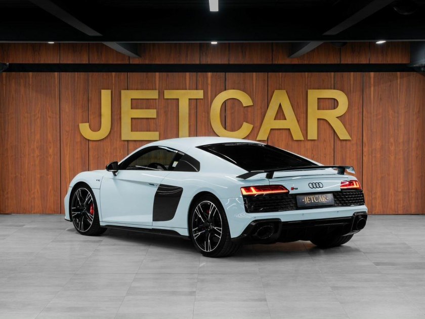 Audi r 8 v 10 performance