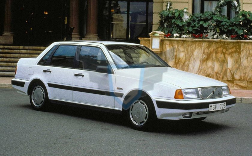 Вольво 460 седан