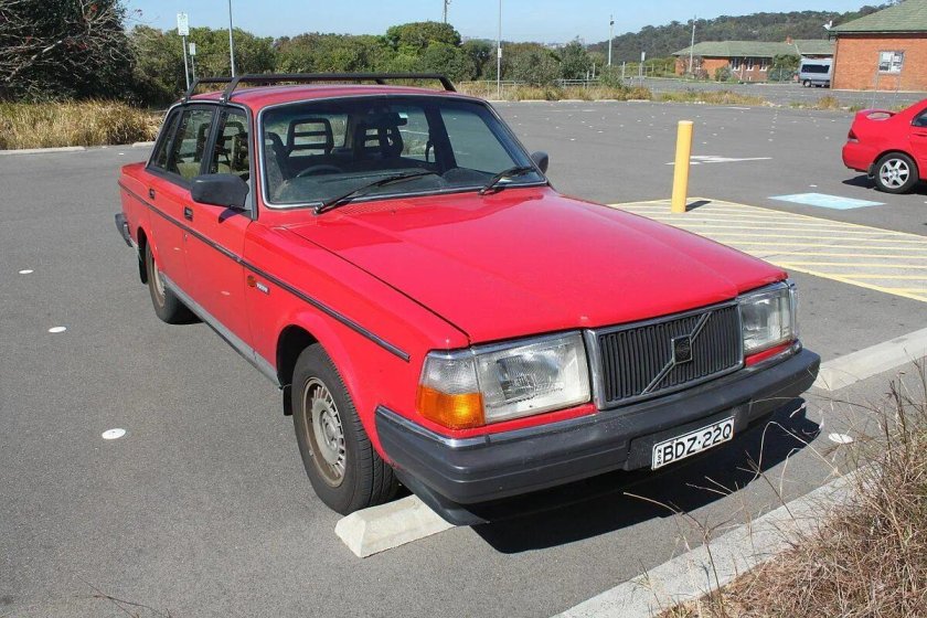 Вольво 240 седан