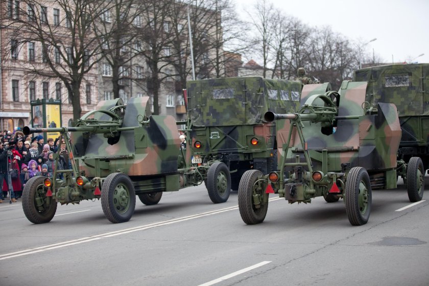 Военный парад Прибалтика самолеты