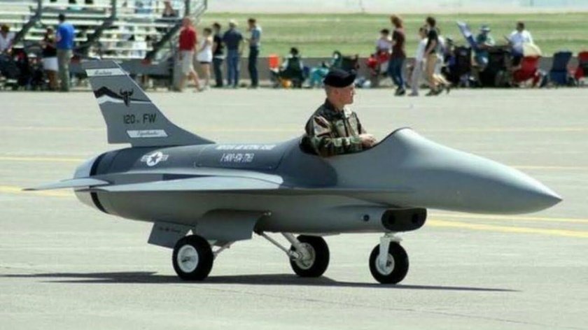 Парад в Латвии самолеты