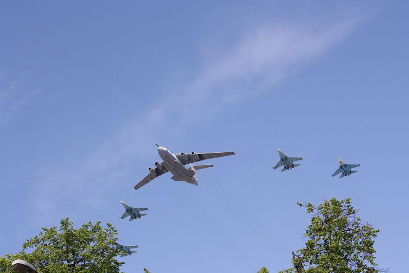 Латвия парад летчики