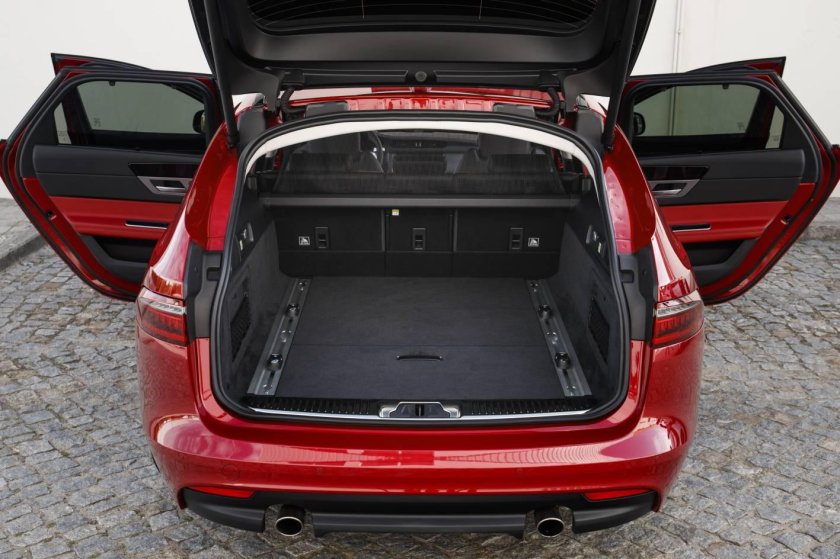 Ягуар XF багажник