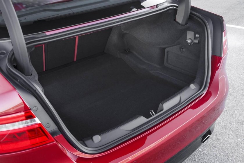 Jaguar xe багажник