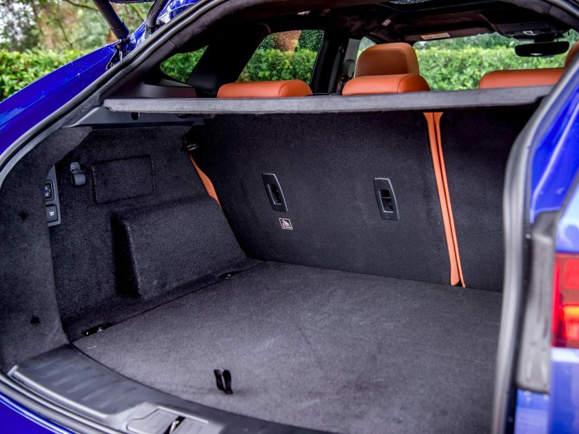 Jaguar f-Pace багажник