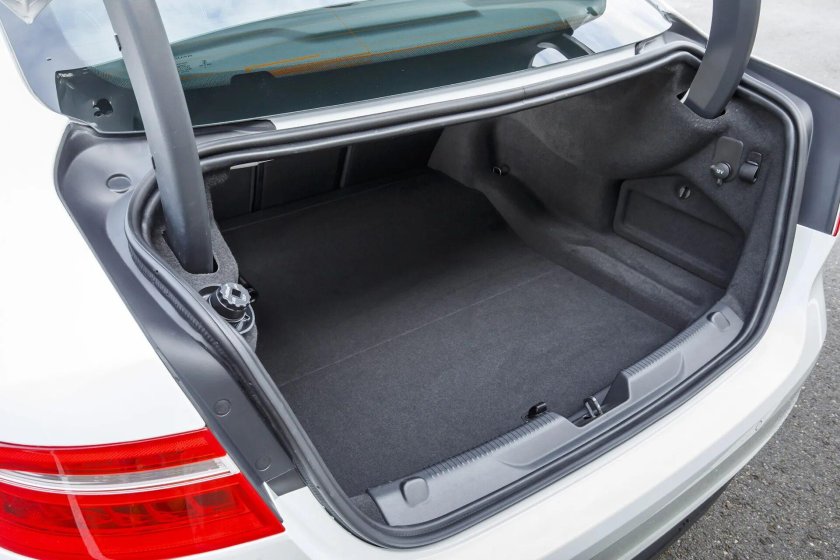 Jaguar xe багажник