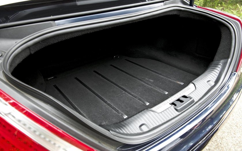 Jaguar XJ 2009 багажник