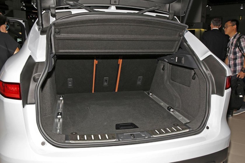 Jaguar f-pace багажник