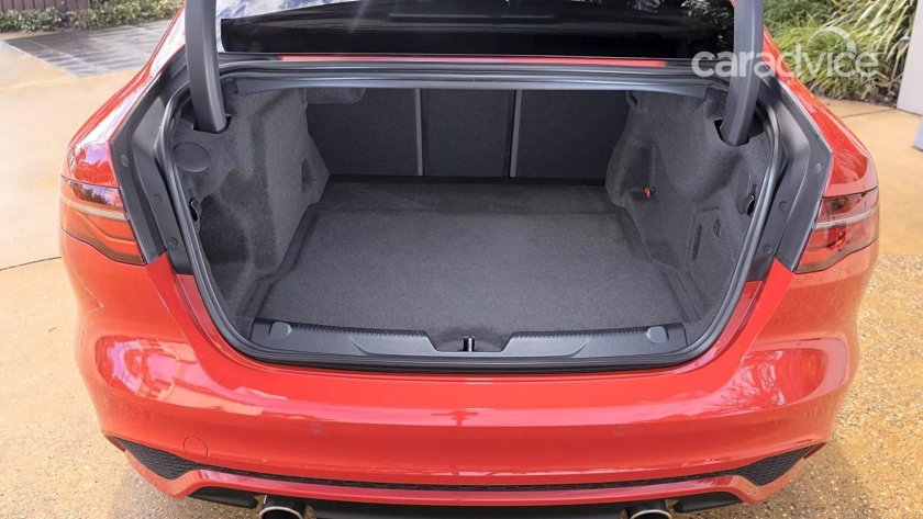 Jaguar xe багажник