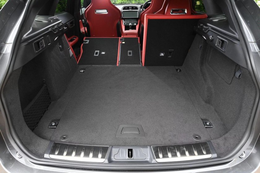 Ягуар f Pace багажник