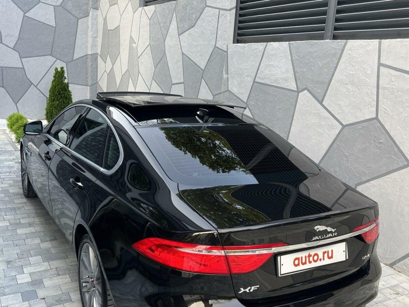 Jaguar xf 2016
