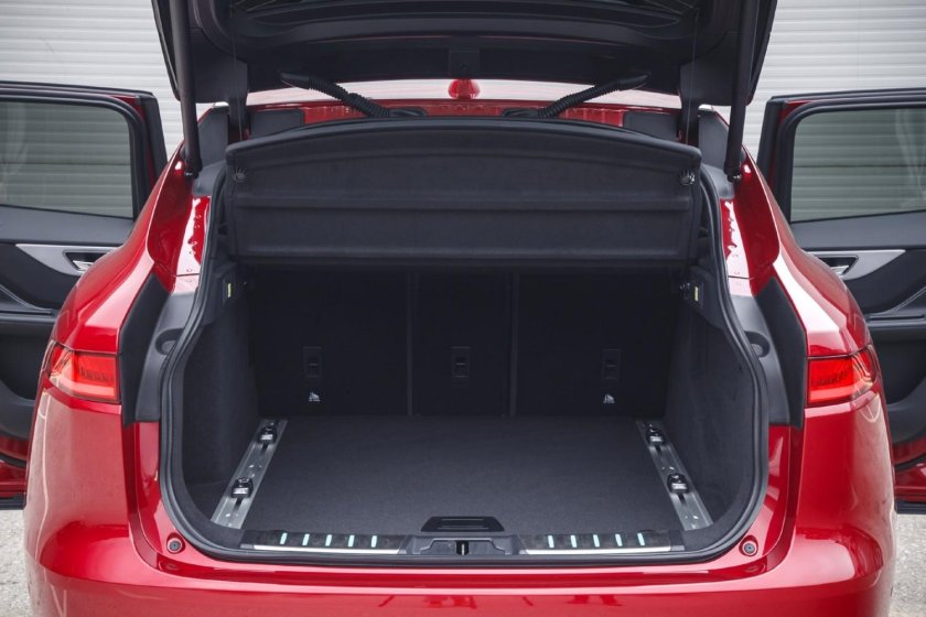 Ягуар ф Пейс багажник